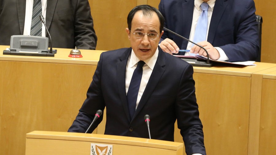Υπέγραψε έναν, ανέπεμψε 6 νόμους για πολλαπλές συντάξεις ο ΠτΔ υποδεικνύοντας μικροαλλαγές