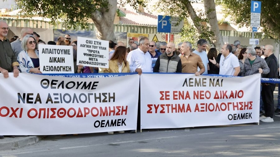 Η Βουλή βγαίνει μπροστά, είπε η ΠτΒ που παρέλαβε υπομνήματα ΟΕΛΜΕΚ-ΙΣΟΤΗΤΑΣ