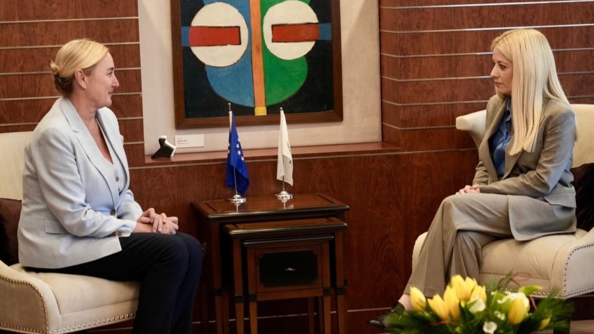 Κοινή βούληση για ενίσχυση διμερούς συνεργασίας εξέφρασαν ΠτΒ-νέα Πρέσβης Τσεχίας